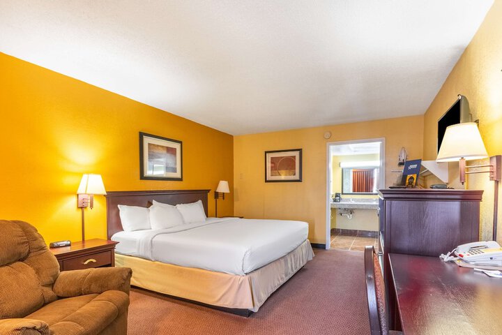 Room 18 of 28