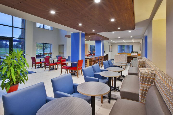 Holiday Inn Express Hotel & Suites Rochester - Victor by IHG