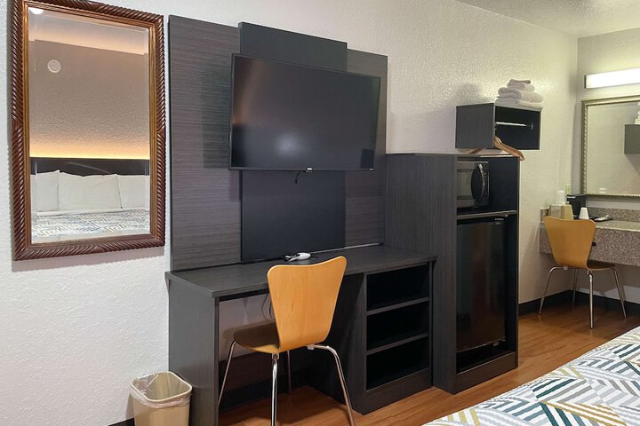 Room 12 of 24