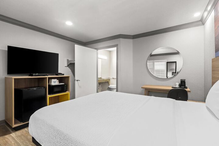 Days Inn by Wyndham San Francisco S / Oyster Point Airport