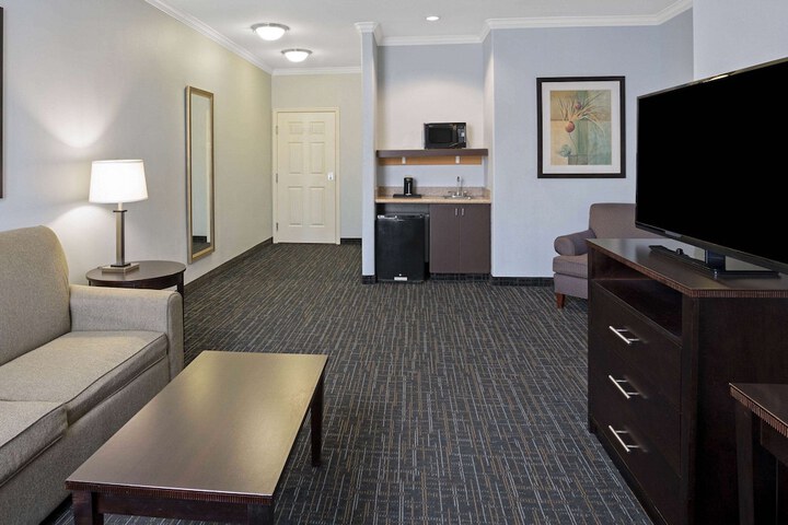 Room 13 of 33