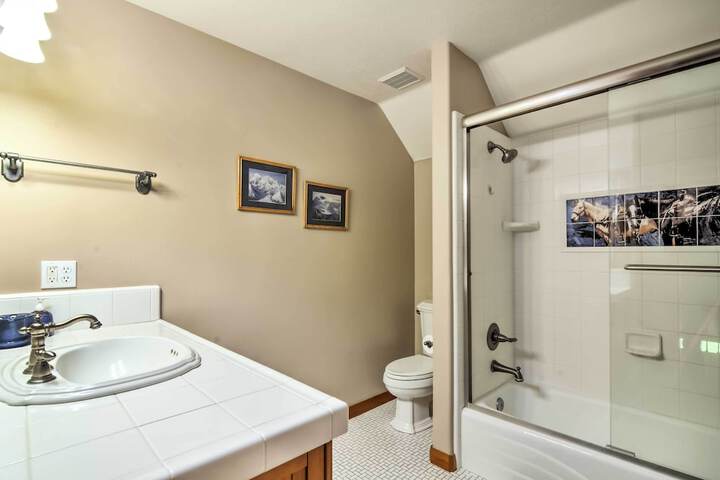 Custom Home w / Decks in Boulder! Gateway to Parks!
