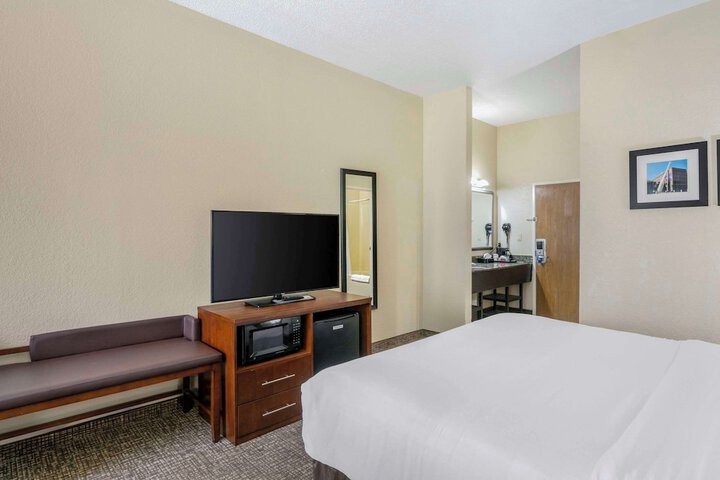 Room 15 of 29