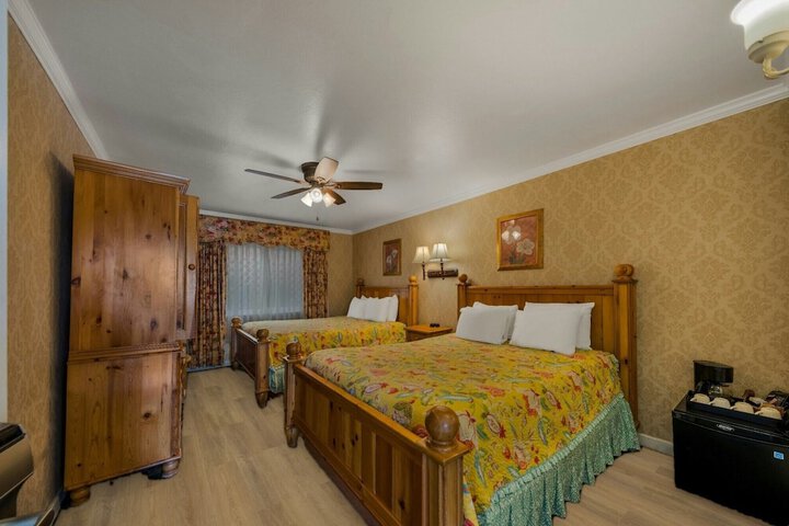 Room 30 of 34