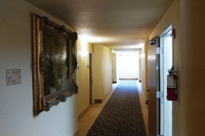 Ballroom/Hall 22 of 38