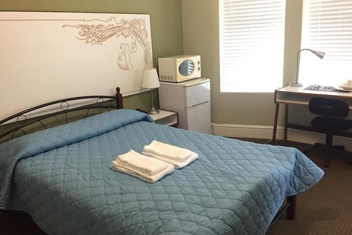 Room 7 of 10