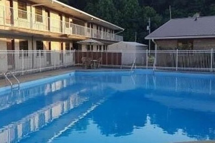 Pool 4 of 27