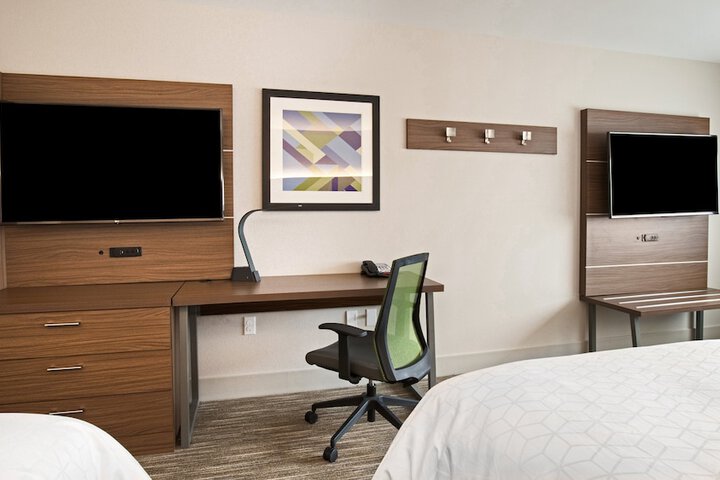 Holiday Inn Express & Suites Racine by IHG
