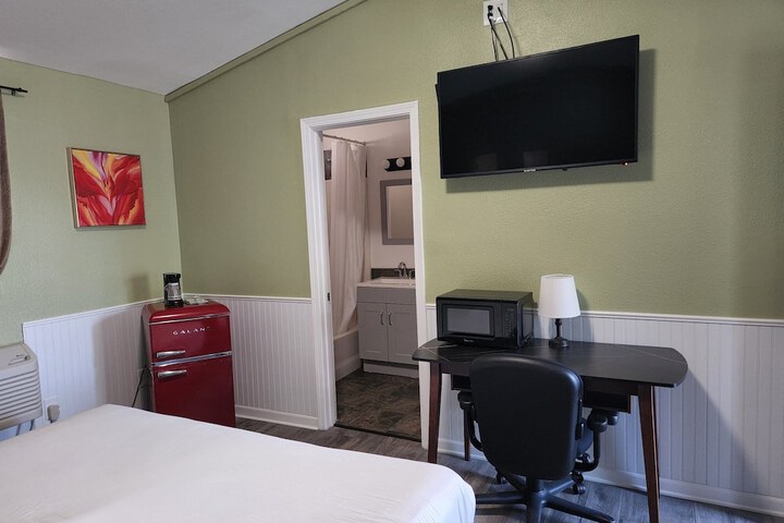 Europa Inn & Suites