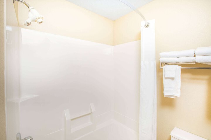 Ramada by Wyndham Spirit Lake / Okoboji