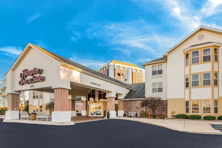 Hampton Inn & Suites Chicago / Hoffman Estates