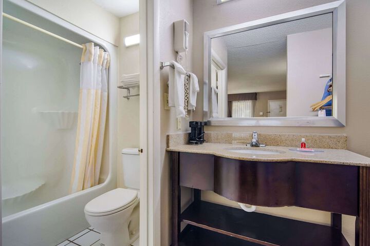 Room 11 of 31