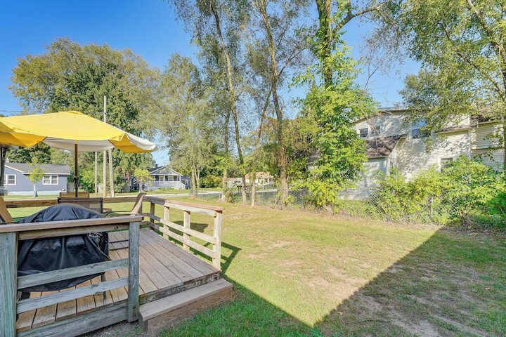 Wayland Retreat w / Deck: Walk to Downtown!