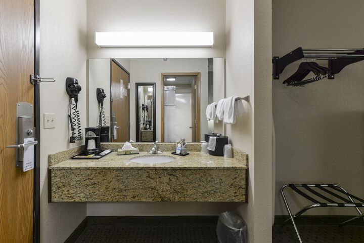 Room 20 of 33
