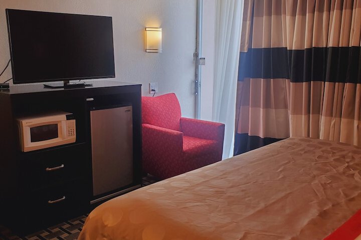 Room 17 of 37