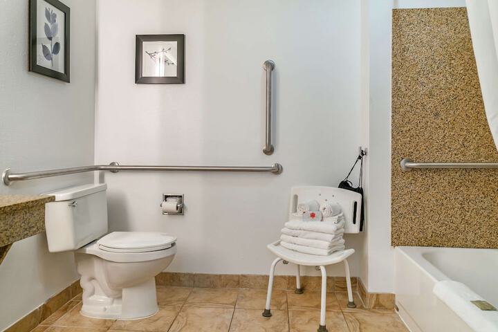 Country Inn & Suites by Radisson Rossford - Toledo South