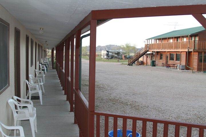 Badlands Hotel and Campground