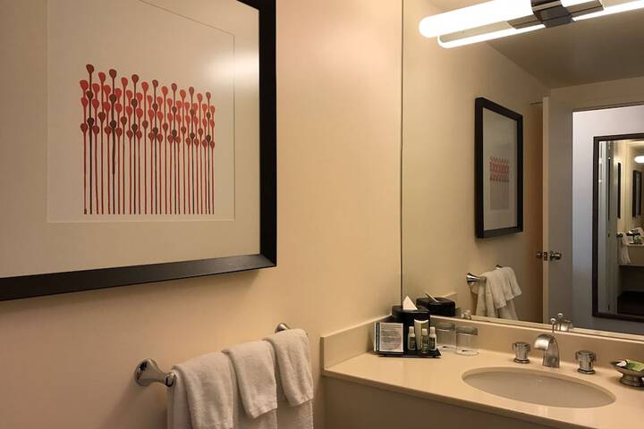 Room 83 of 108