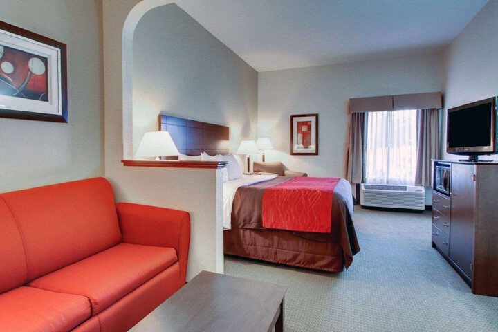 Room 10 of 33
