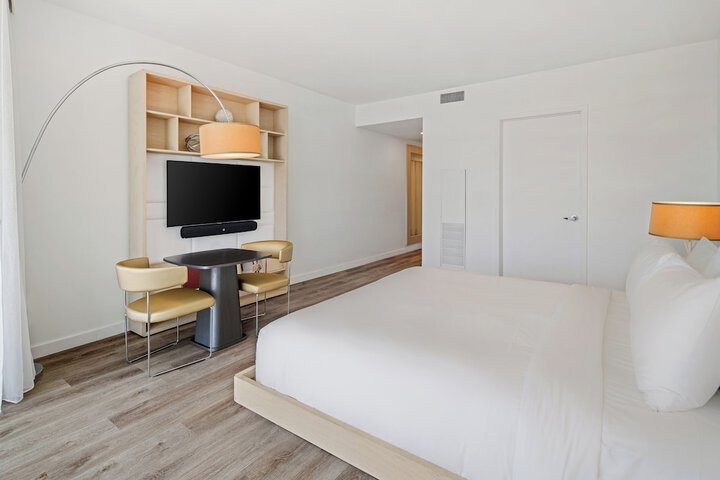 Room 53 of 112