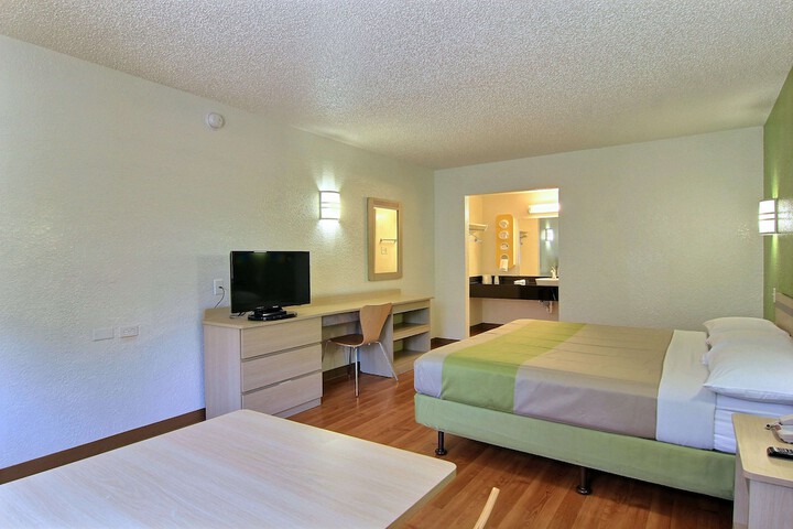 Room 15 of 40