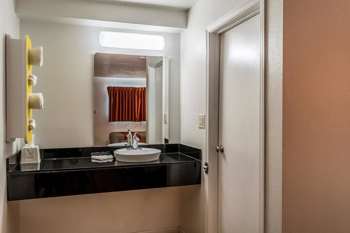 Room 16 of 30