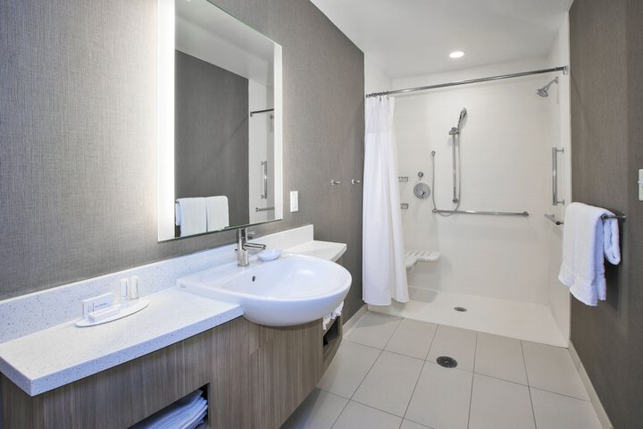 Room 14 of 32
