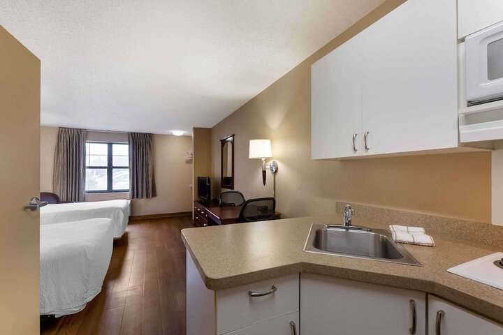 Room 15 of 28