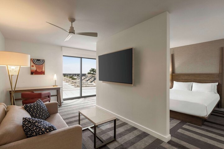 Room 71 of 118