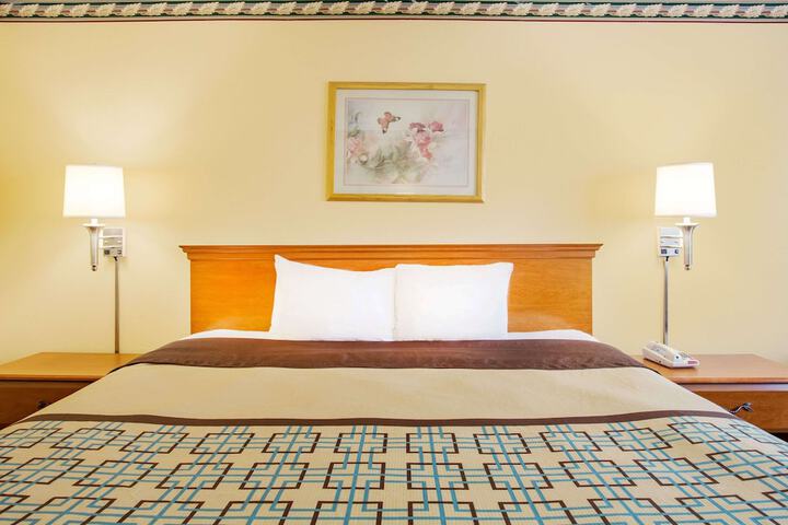 Room 8 of 19