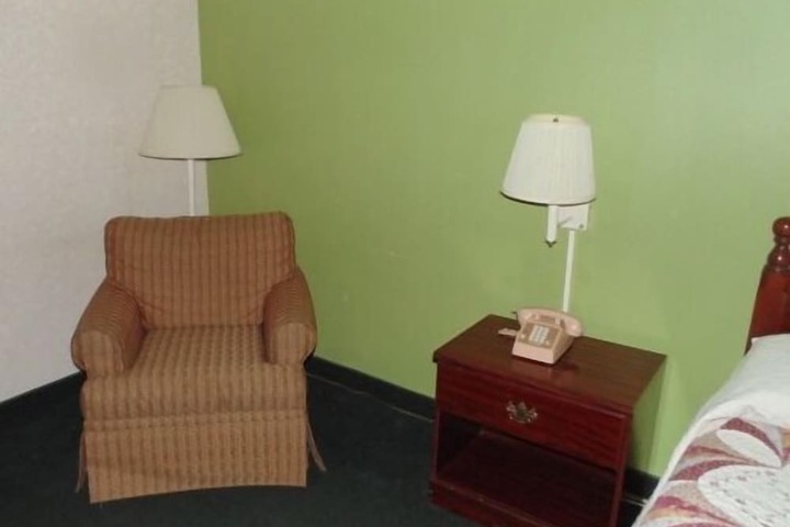 Room 10 of 11