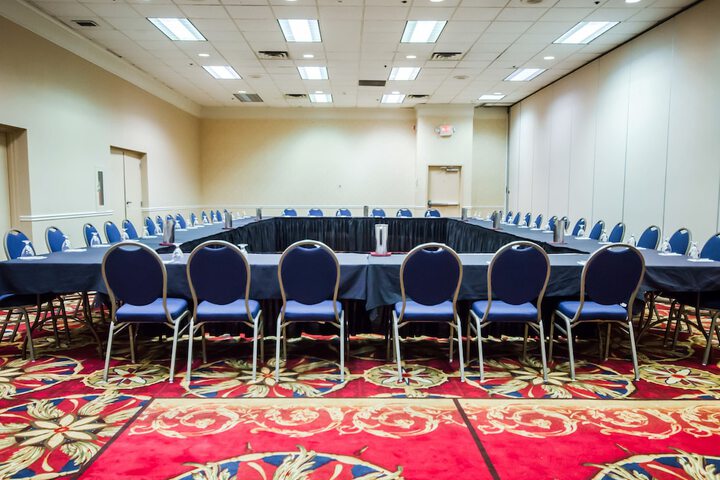 Ballroom/Hall 123 of 131