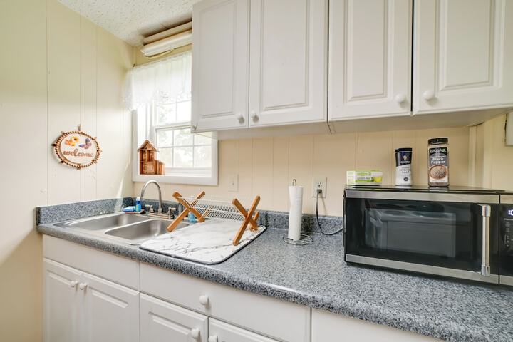 Serene Mcewen Cottage 2 Mi to Golf Course!