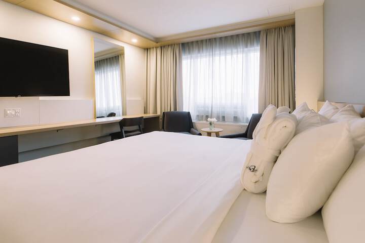 Room 35 of 71