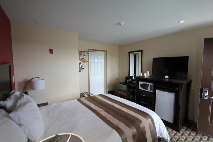 Room 10 of 34