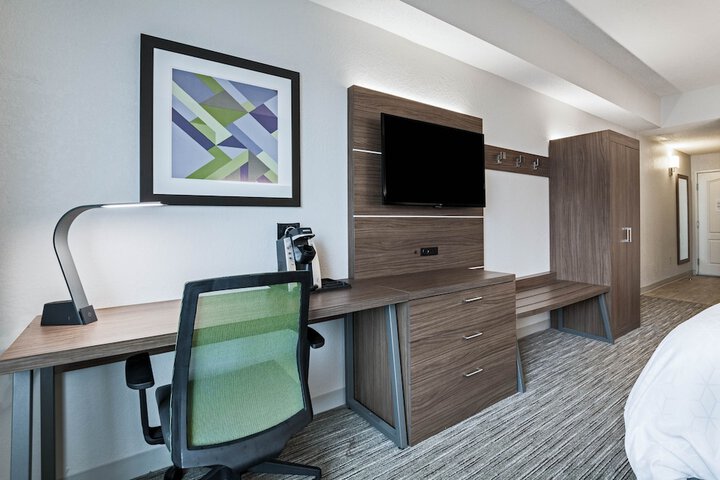 Room 30 of 41