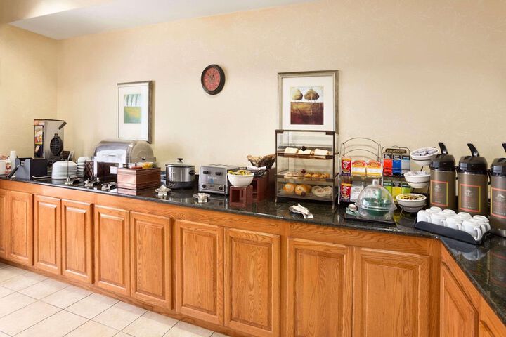 Breakfast/Coffee Service 18 of 23