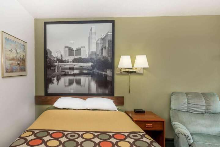 Room 27 of 32