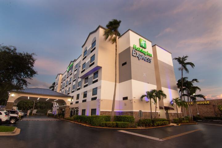 Hotel 7 of 72
