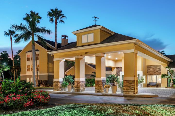 Homewood Suites by Hilton - Fort Myers