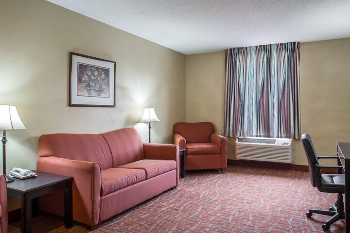 Quality Inn & Suites Monroe