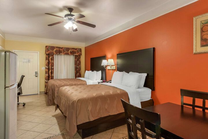 Quality Inn & Suites at the Outlets Mercedes / Weslaco