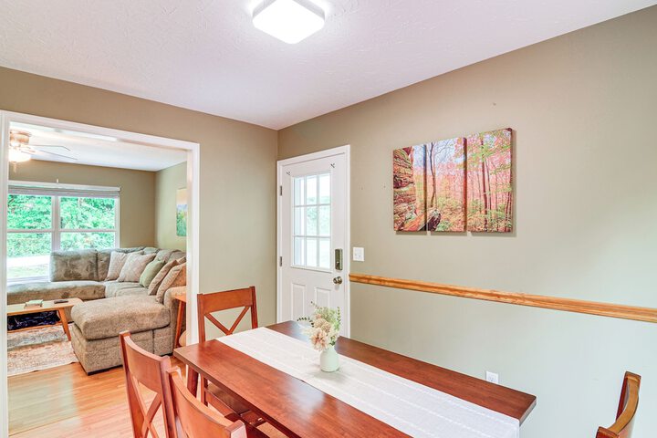 Campton Cottage w / Hot Tub Near Hiking + Climbing