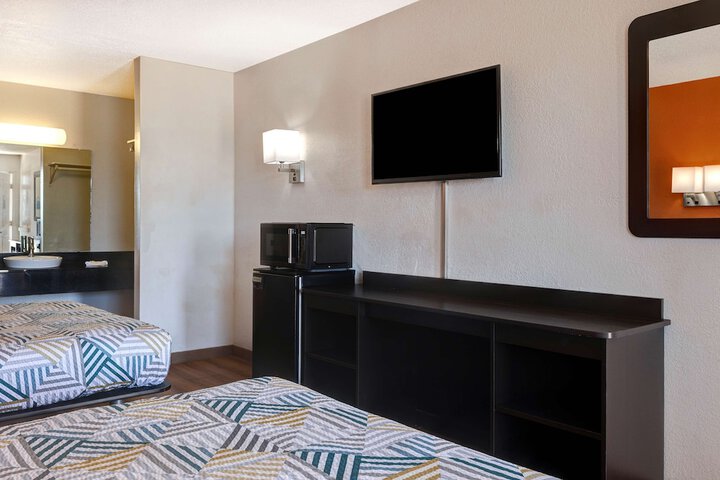 Room 13 of 30