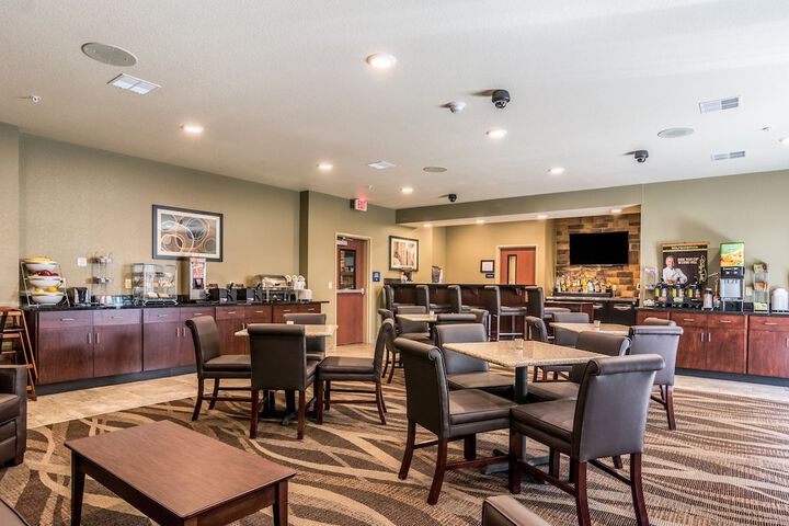 Cobblestone Hotel & Suites - Greenville