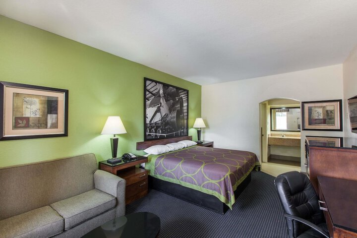 Room 9 of 31