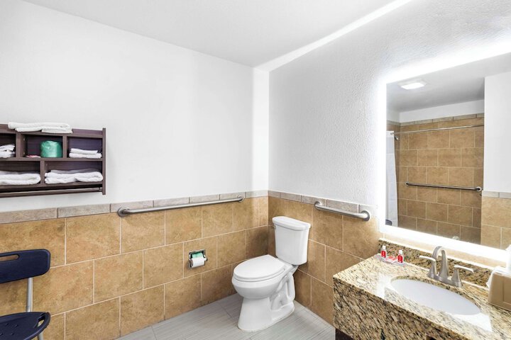 Econo Lodge Inn & Suites Ocean Springs - Biloxi