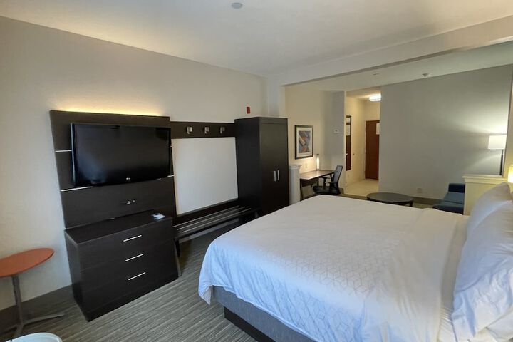Room 27 of 53