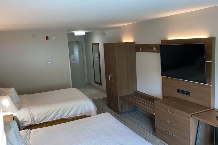Holiday Inn Express Hotel & Suites Weston by IHG