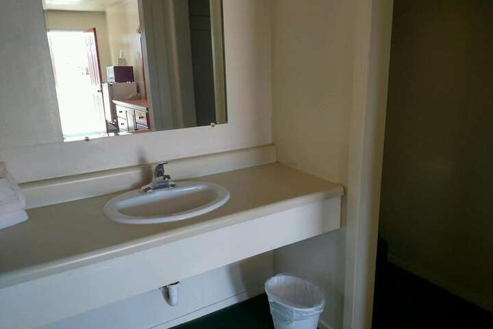 Room 28 of 35